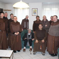Père Caffray entouré des frères à Ottmarsheim