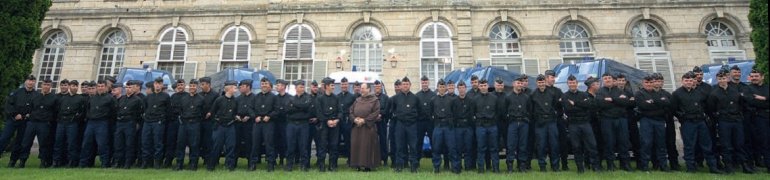 Père Laurent Marie et les gendarmes Père Laurent Marie et les gendarmes