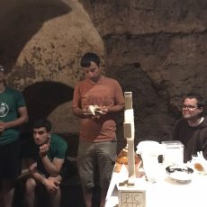 Célébration de la messe dans les catacombes