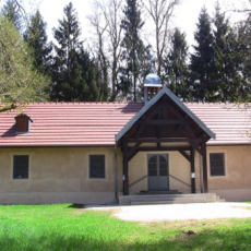 La chapelle dans les bois