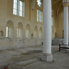 Travaux du sol de la Grande Chapelle avant la pose des carreaux