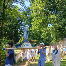 Fête de l'Assomption procession dans le parc