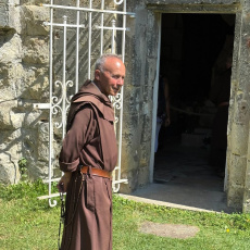 Fête de l'Assomption le chapelet devant la Vierge Puissante