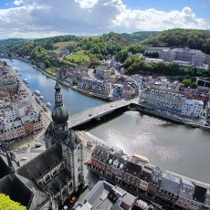 Sur les hauteurs de Dinant au bord de la Meuse 1000 par 750 1000120863