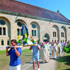 Fête de l'Assomption : procession avec les retraitants et les gens du (…)