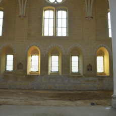 Travaux du sol de la Grande Chapelle avant la pose des carreaux