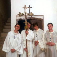 La croix est lourde Messe à Trigance - Verdon 2022