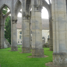 Les ruines de l'Abbatiale d'Ourscamp