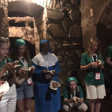 Célébration de la messe dans les catacombes