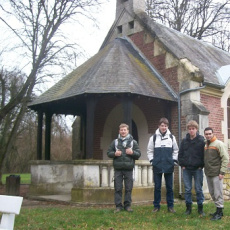 Devant la chapelle Saint Albin